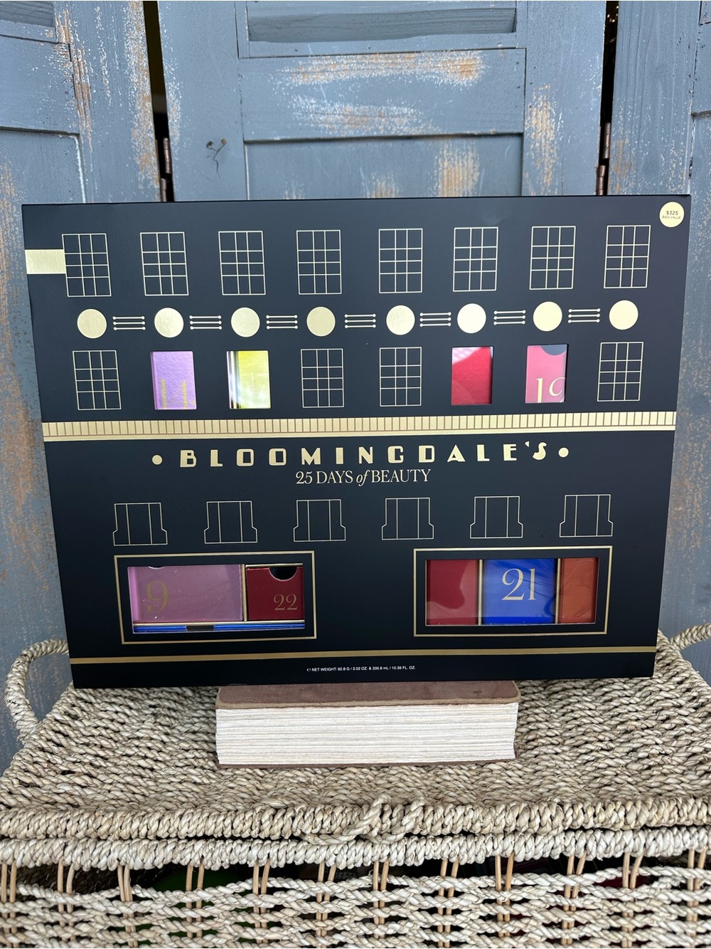 Bloomingdale's 25 Days Of Beauty Advent Calendar 2025 *Empty Box*